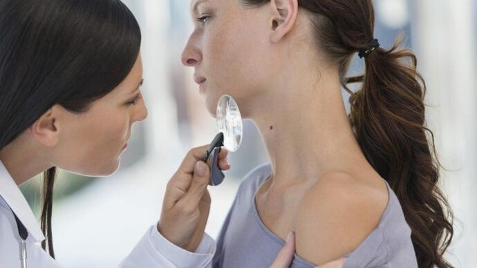 the doctor determines the type of papilloma of the neck